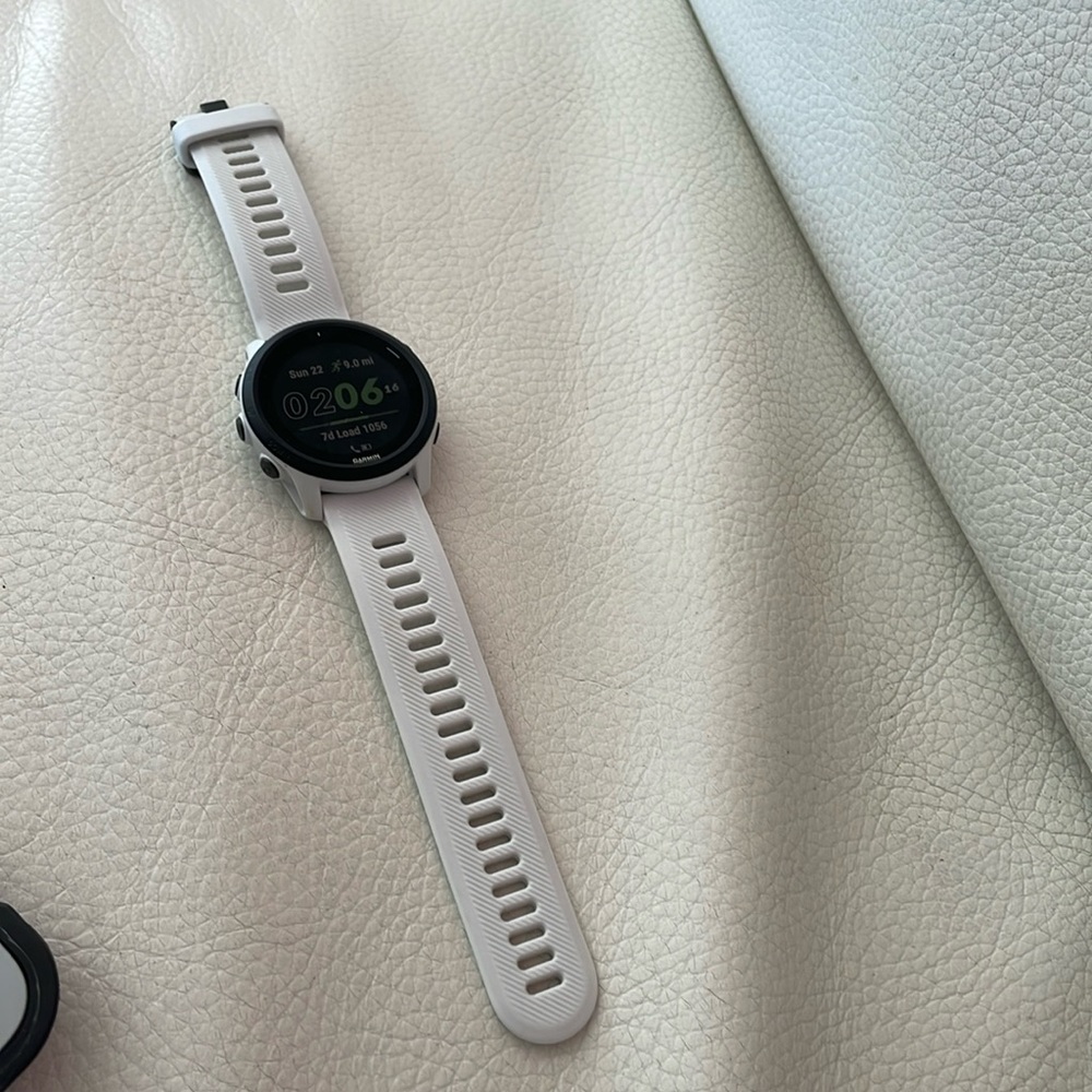 Brand New. Garmin Forunner 745
